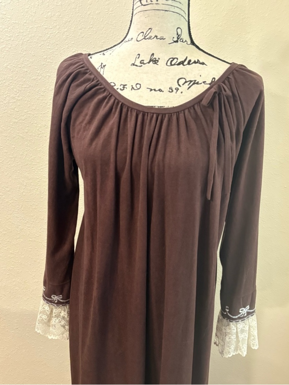 Vintage 70’s Deena Long Lace Sleeve Nightgown